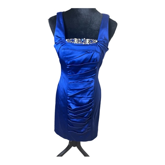 Jax Dresses & Skirts - Jax Beaded Front Midi Dress Size 8